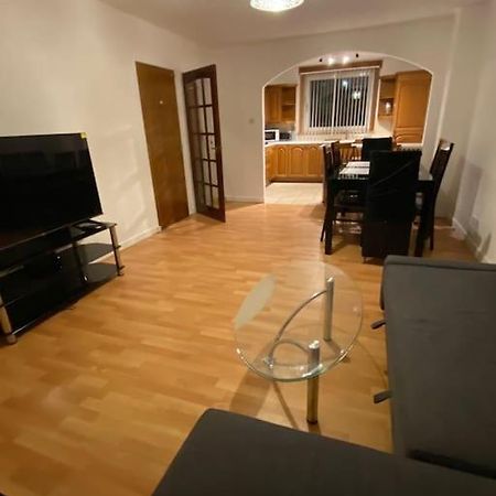 3 Bedroom Home-Инвекийтинг Екстериор снимка