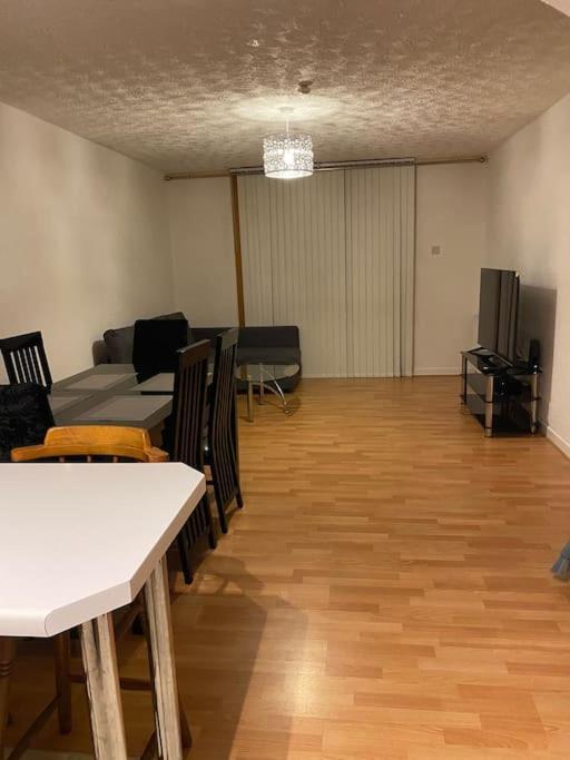 3 Bedroom Home-Инвекийтинг Екстериор снимка
