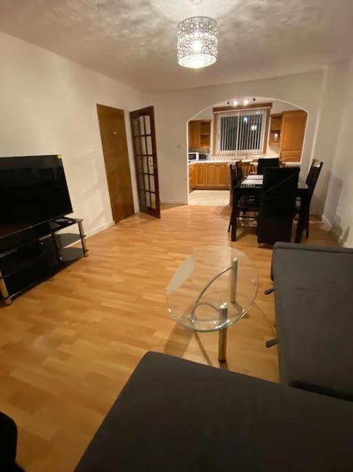 3 Bedroom Home-Инвекийтинг Екстериор снимка