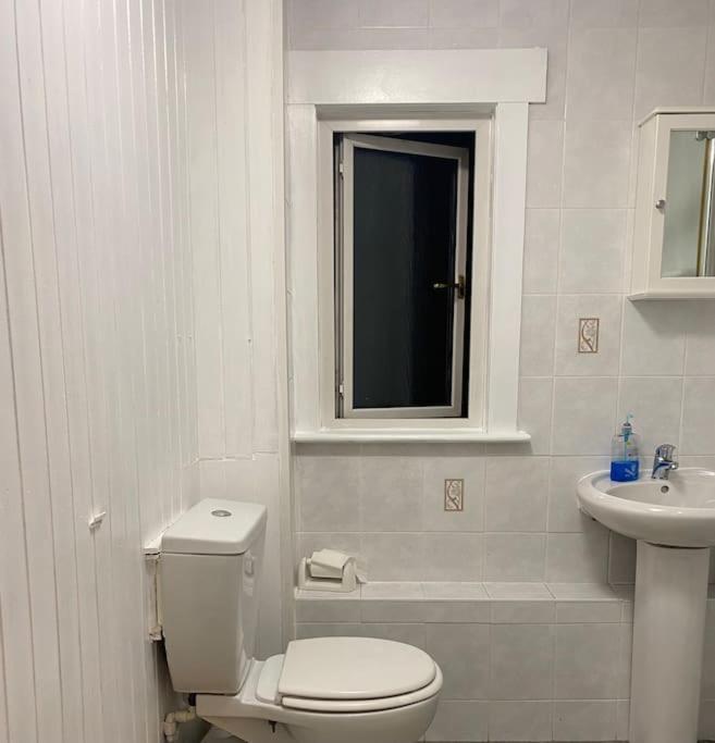 3 Bedroom Home-Инвекийтинг Екстериор снимка